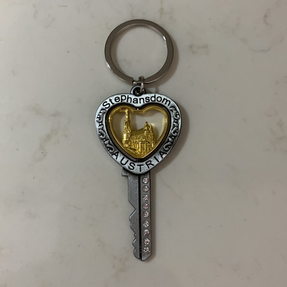 Austria St.Stephen’s Cathedral Vienna Keychain - Picture 3 of 4